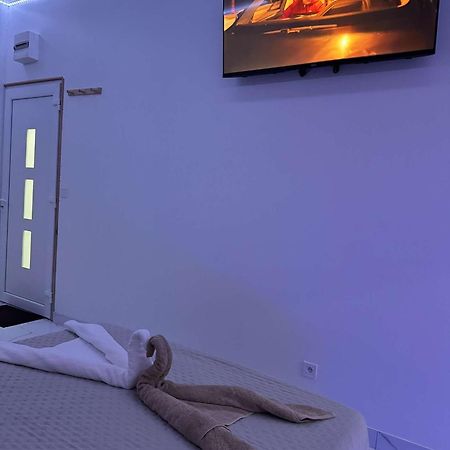 Suite Gold By L Amaryllis I Jacuzzi & Sauna Prive I Centre Beziers Arrivee Autonome Exterior photo