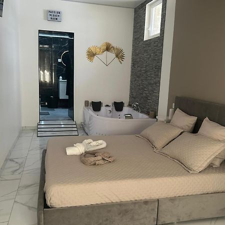 Suite Gold By L Amaryllis I Jacuzzi & Sauna Prive I Centre Beziers Arrivee Autonome Exterior photo
