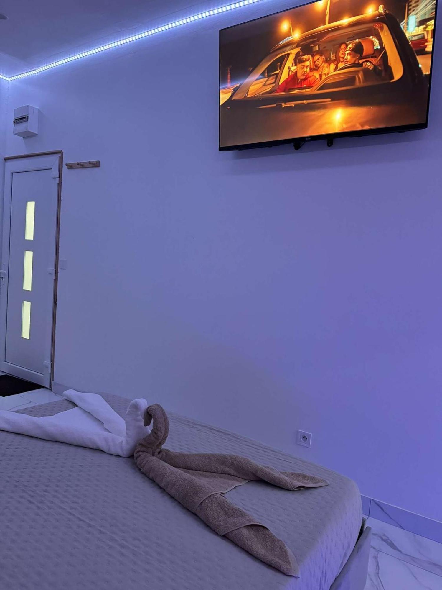 Suite Gold By L Amaryllis I Jacuzzi & Sauna Prive I Centre Beziers Arrivee Autonome Exterior photo